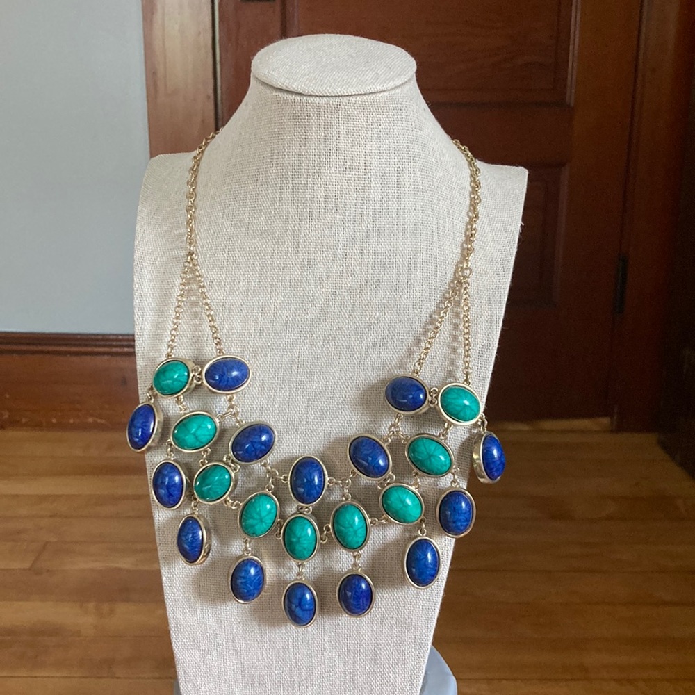 Reversible statement necklace